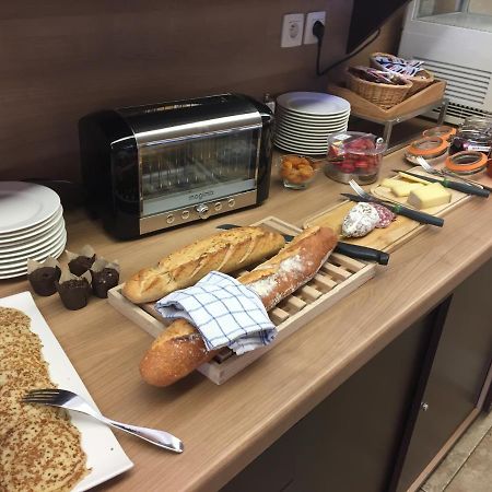 弗艾明星酒店 萨维讷 外观 照片